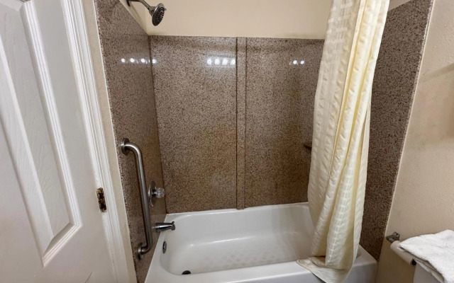 Whispering Pines by Hotel O Whitestone VA