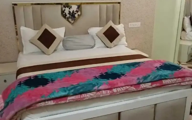 OYO 70117 Shivanand Hotel