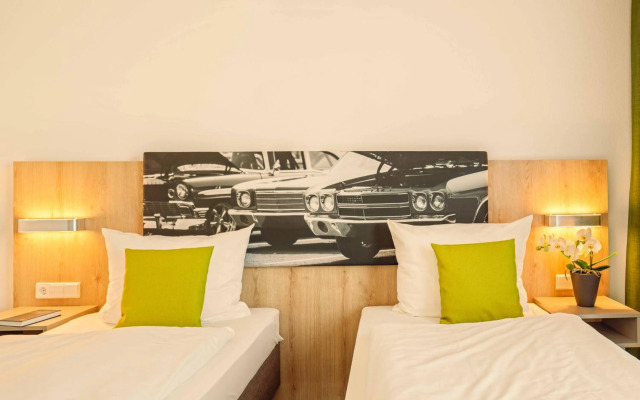 Highway Hotel
