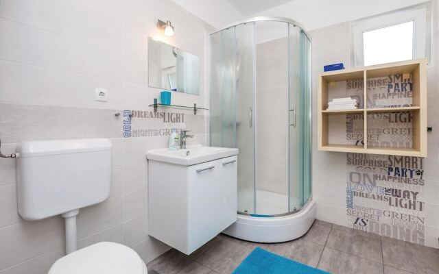 Beautiful Home in Mandre With Wifi and 1 Bedrooms