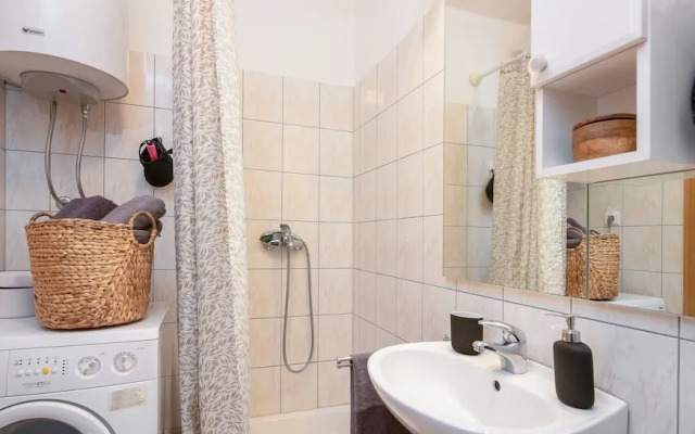 Modern apt With Terrace 4 min Walk to the Beach