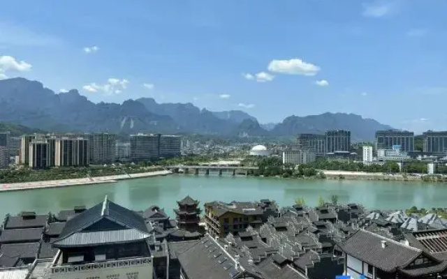 Tianmen Mountain River Homestay