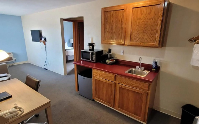 Pictured Rocks Inn & Suites