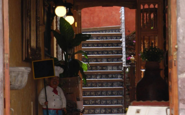 La Casa De Las Rosas