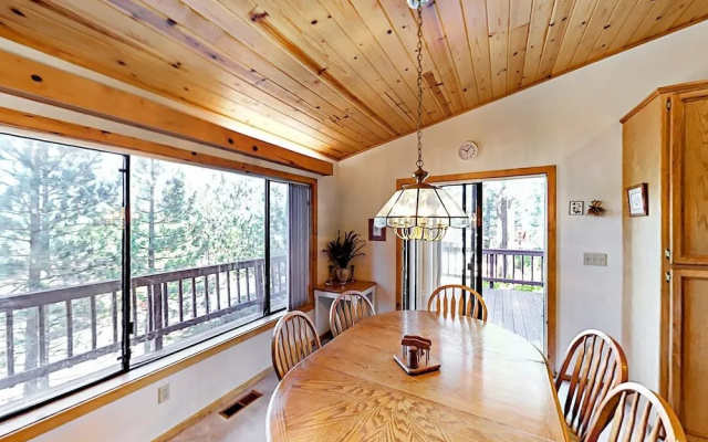 4BR South Lake Tahoe Multi Level House by RedAwning