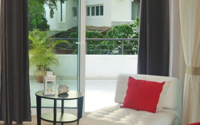 Infiniti Blu Luxury Ocean Front Condos