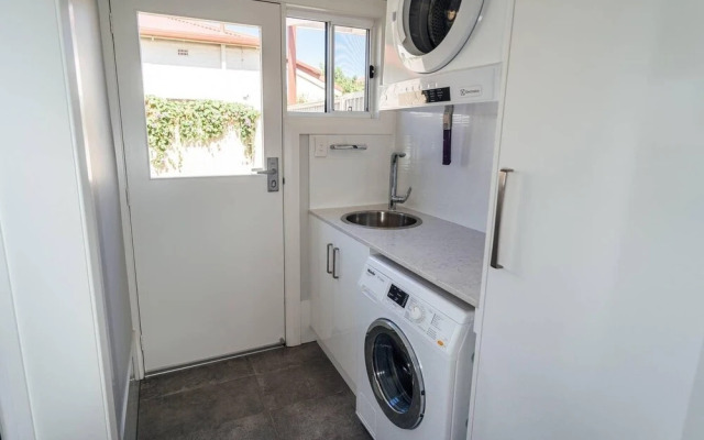 Noosa on Moseley - Close to Beach - Wifi - Nespresso