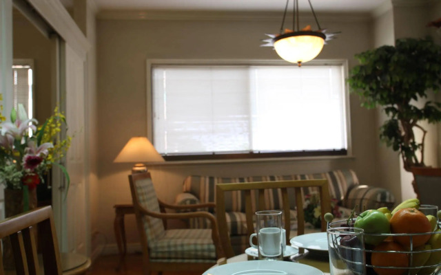 Sunny Bay Suites