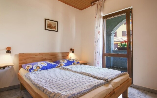 Beautiful Apartment in Porec With Wifi and 2 Bedrooms