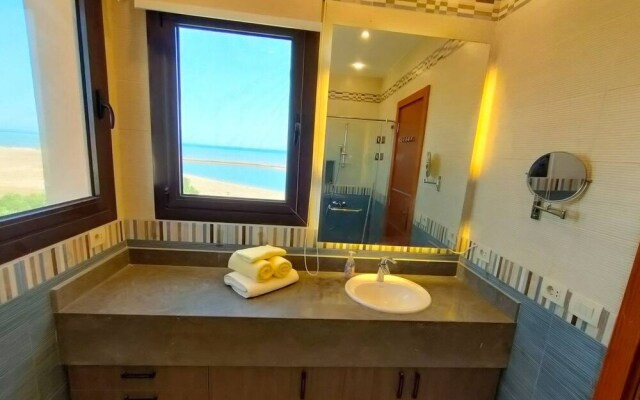 luxury half villa sea view team