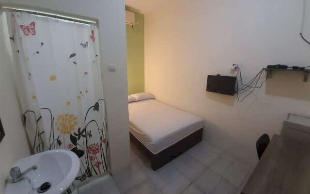 OYO 93274 Oren Home Bekasi