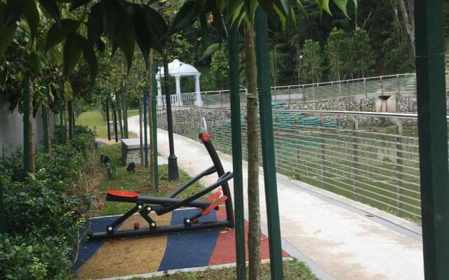 Cameron 2Room Square @Golden Hill