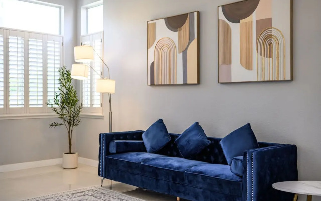 Bright Designer Home w Pool Near Everything