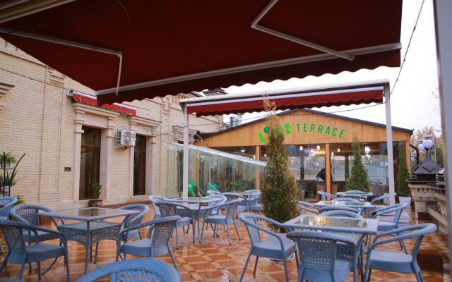 Boulevard Palace