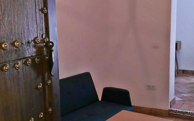 Frenteabastos Hostel & Suites