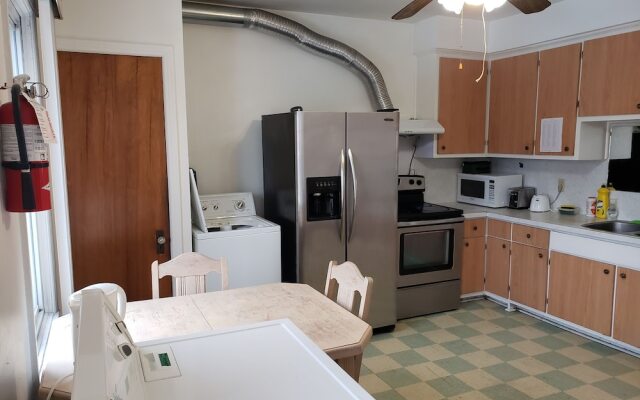 Apartment near Metro Monk Station