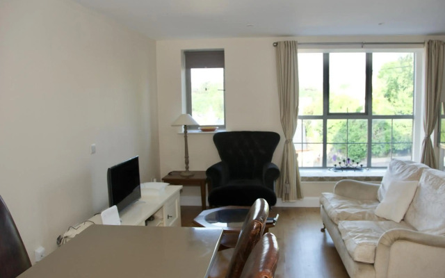 Oakleigh House, Apartment 1