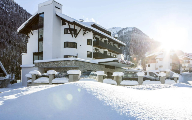 Heart Hotel Grischuna