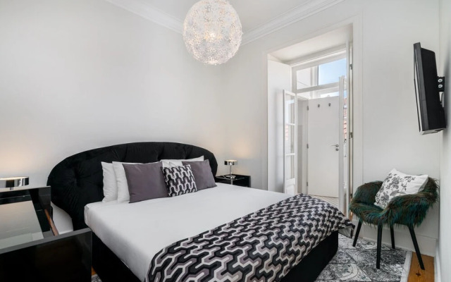 Prime Location Design Family Apartment