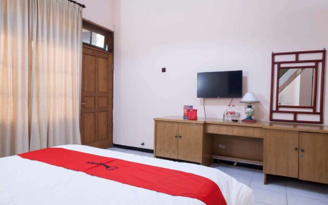 RedDoorz Plus near Jawa Timur Park 1