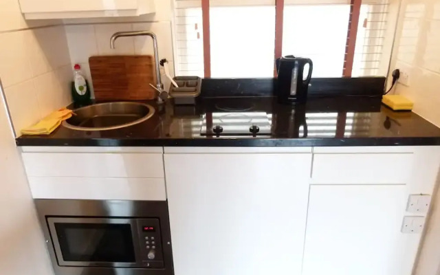 SS Property Hub - City of London Studio Apartment 9