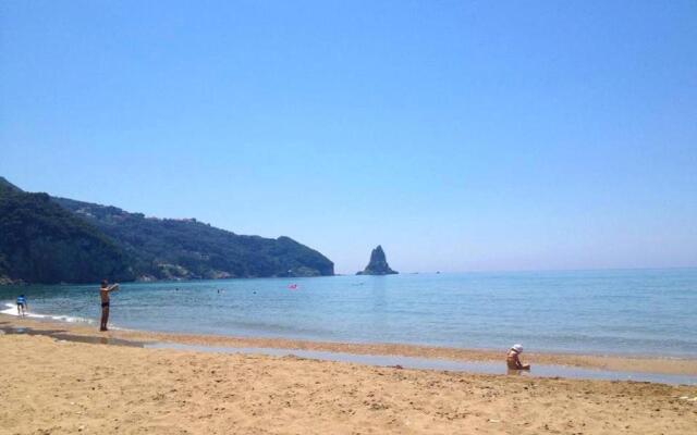 Holiday House Angelos A on Agios Gordios Beach