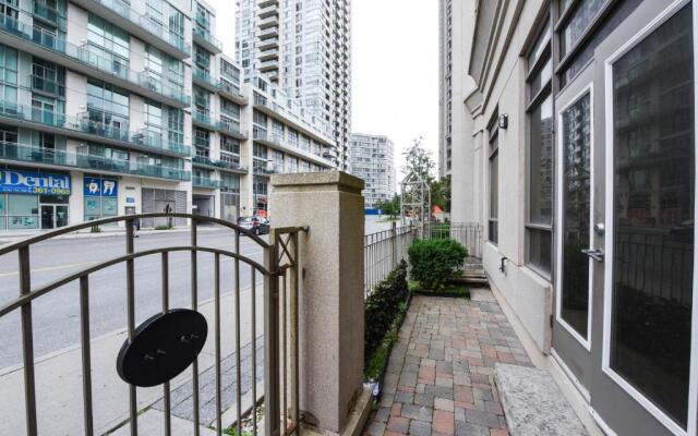 Amazing 2BR & 2BTH - Near Square One Mall