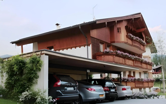 Wohlfühl-Ferienwohnungen Landhaus Karoline