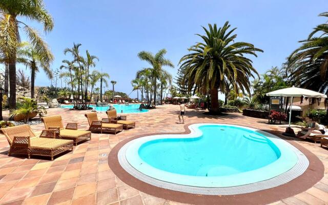 Estandar AP,piscina, acceso directo a la Playa