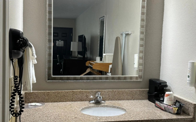 Quality Inn Calhoun North I-75