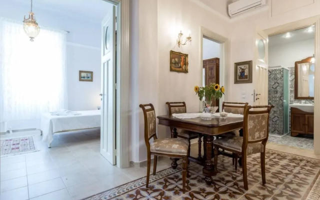 Neoclassical flat with 2 bedrooms in Piraeus