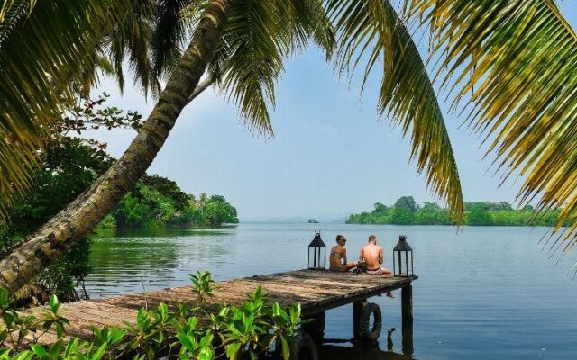 Arunalu Lake Front