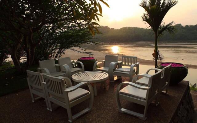 Sunset Villa by Burasari