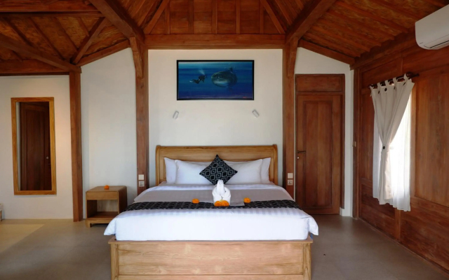 Blue Harbor Beachfront Villas & Resto