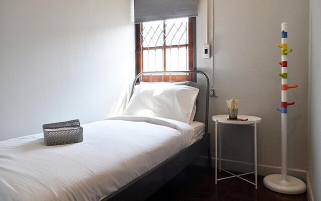 Beyond Bangkok Guesthouse - Hostel