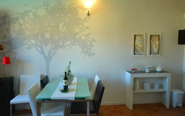 Cosy Apartment With Swimming Pool and Garden Close to Volterra and S Gimignano