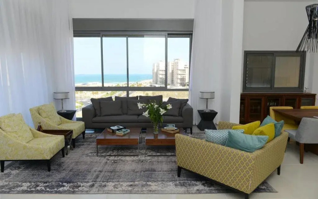 Luxurious Beachfront Penthouse