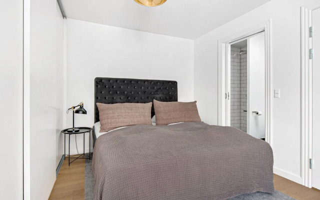 Sanders King - Cute 3-bdr Apt in City Center