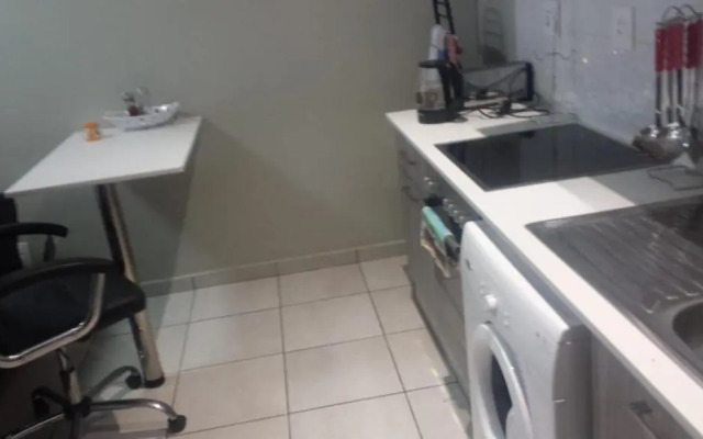 One Bedroom Self Catering Unit Central By The Mall