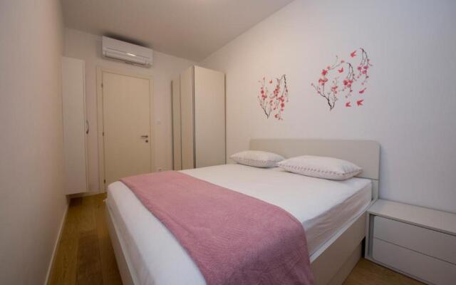 Sea view apartment EMA