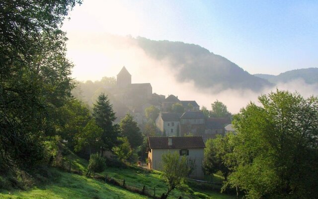 Fantastic Apartment With Whirlpool, Balcony, Deck-chairs