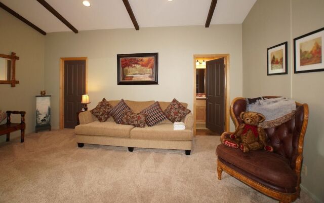 Ski and Tee Cabin