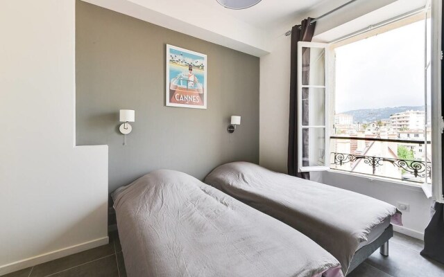 Beautiful Modern Apartment for 4 People in Cannes!