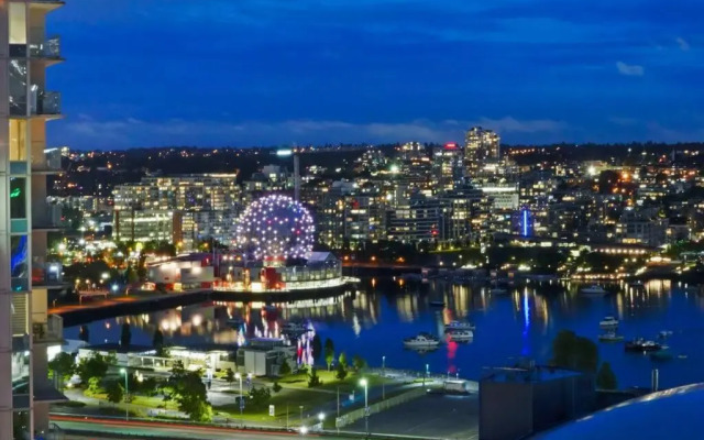 Water View Condo in Downtown Vancouver (2BR/2Bath)