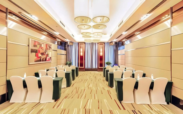 Rainbird International Hotel