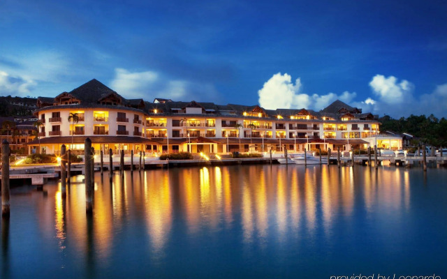 The Bannister Hotel & Yacht Club