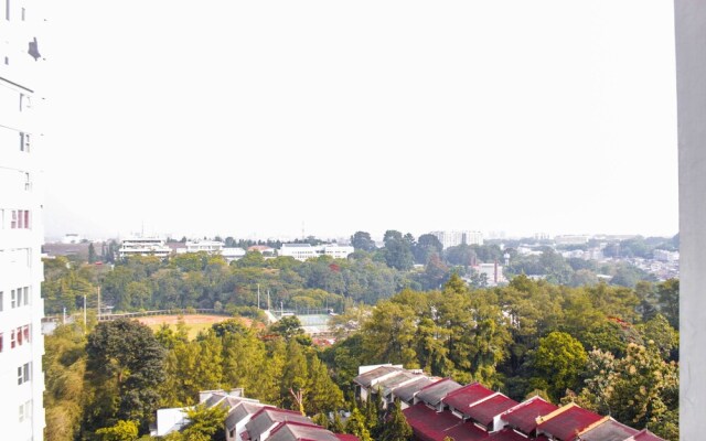 Comfy Studio Dago Suites Apartment with ITB Jogging Track View