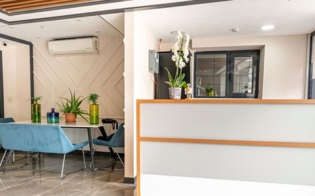 Royal Luxury Suites Hotel