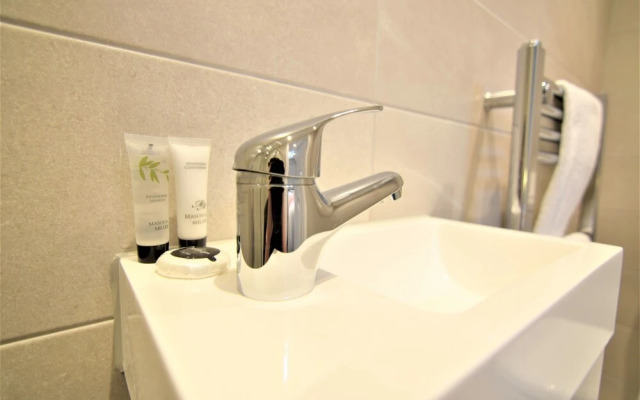 Modern two Bedroom Next TO Brighton Station