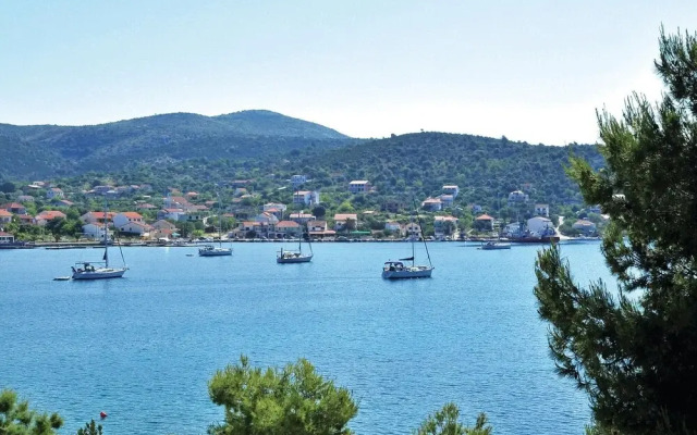 Beautiful Home in Vinisce With Wifi and 2 Bedrooms